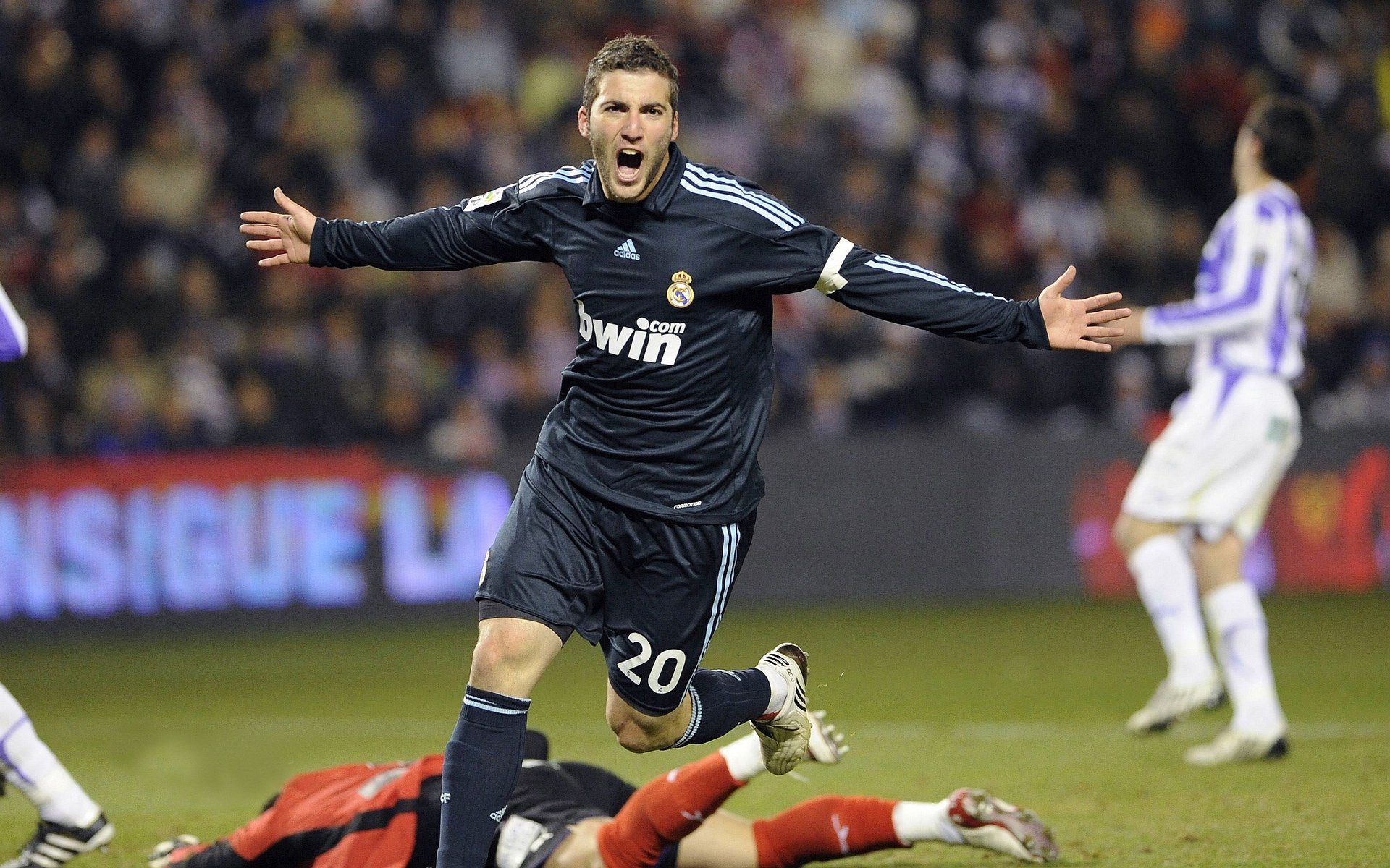 ac米兰官方网站-世俱杯“冠军争夺战”前瞻:豪门会师,赛场谁主沉浮? 第2张 ac米兰官方网站-世俱杯“冠军争夺战”前瞻:豪门会师,赛场谁主沉浮? 第2张