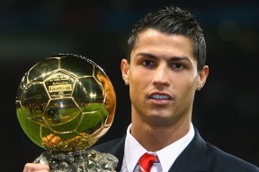 米兰体育在线-五大联赛是否通过压迫位置错位制造反击漏洞，五大联赛打法